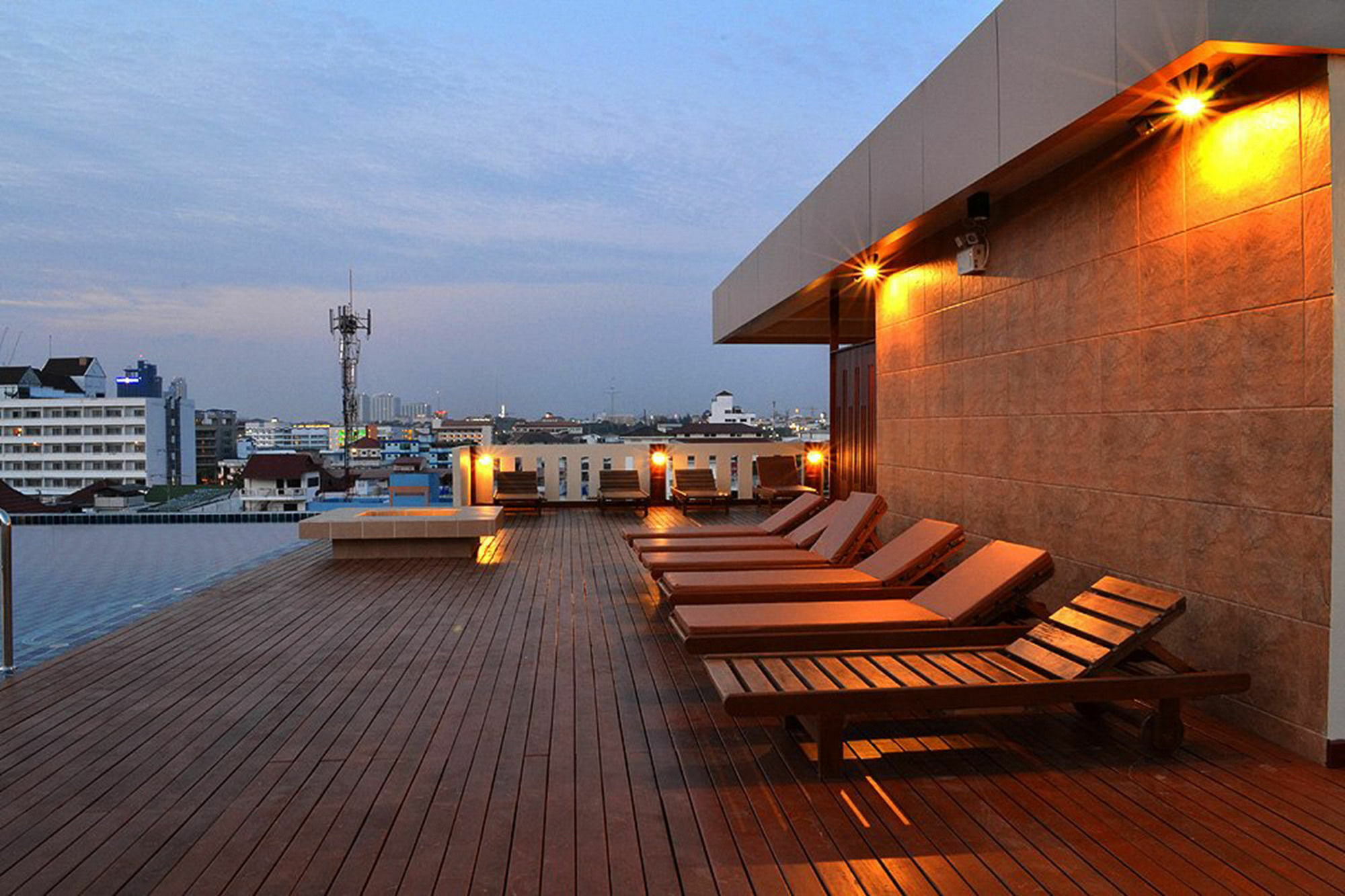 D Xpress Pattaya Hotel Exterior photo